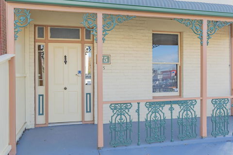 4 Bedroom House - Hobart CBD - Free Parking - Free WIFI - Accommodation in Surfers Paradise 25