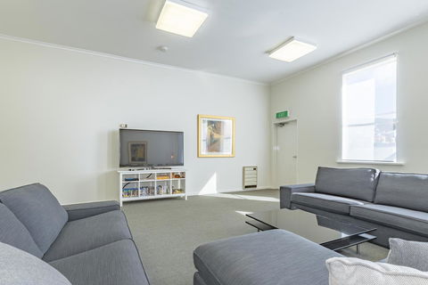 4 Bedroom House - Hobart CBD - Free Parking - Free WIFI - Accommodation in Surfers Paradise 20