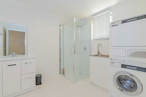 4 Bedroom House - Hobart CBD - Free Parking - Free WIFI - Accommodation in Surfers Paradise 4