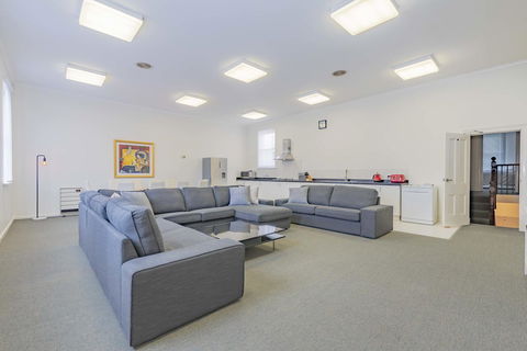 4 Bedroom House - Hobart CBD - Free Parking - Free WIFI - Accommodation in Surfers Paradise 17