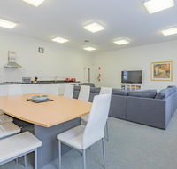 4 Bedroom House - Hobart CBD - Free Parking - Accommodation in Surfers Paradise