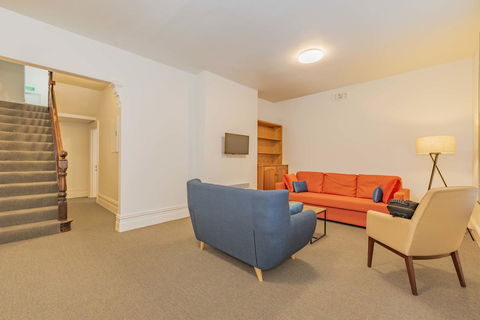 4 Bedroom House - Hobart CBD - Free Parking - Free WIFI - Accommodation in Surfers Paradise 6