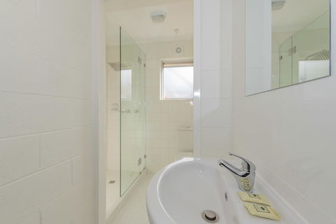 4 Bedroom House - Hobart CBD - Free Parking - Free WIFI - Accommodation in Surfers Paradise 11