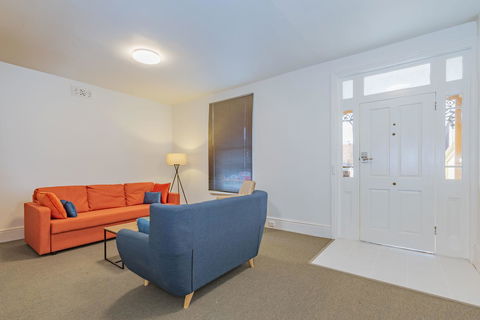 4 Bedroom House - Hobart CBD - Free Parking - Free WIFI - Accommodation in Surfers Paradise 10