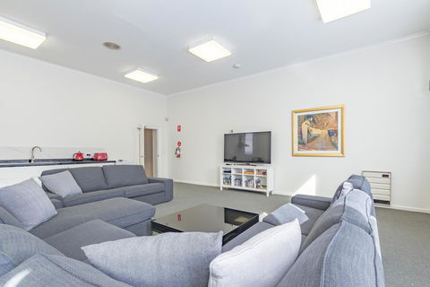 4 Bedroom House - Hobart CBD - Free Parking - Free WIFI - Accommodation in Surfers Paradise 12