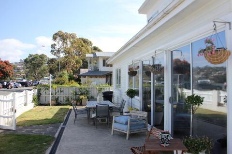 The Ultimate Beach House - Accommodation in Surfers Paradise 11