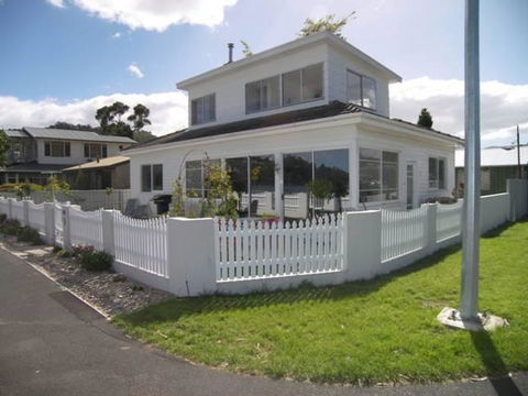 The Ultimate Beach House - Accommodation in Surfers Paradise 10