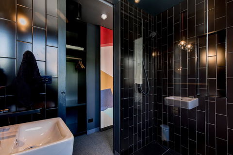 105 Mac Unique Apartments - Accommodation in Surfers Paradise 14