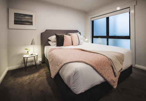 Russell House - Accommodation in Surfers Paradise 8