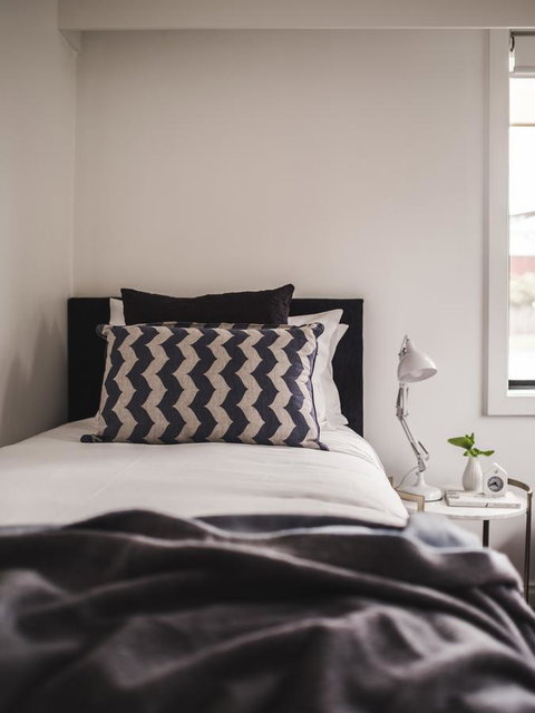 Russell House - Accommodation in Surfers Paradise 13