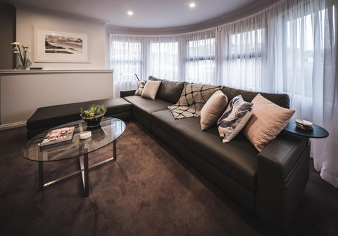 Russell House - Accommodation in Surfers Paradise 4