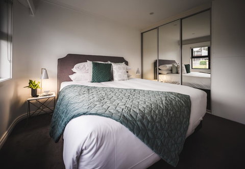 Russell House - Accommodation in Surfers Paradise 10