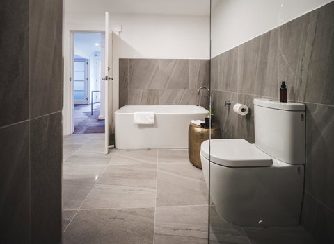 Russell House - Accommodation in Surfers Paradise 17