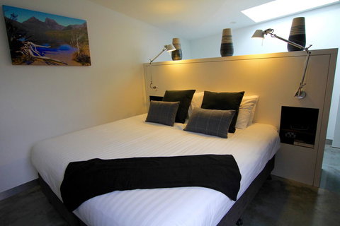 Old Bishop\'s Quarters Heritage, Modern & Unique Accommodation - Accommodation in Surfers Paradise 2