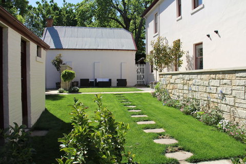 Old Bishop\'s Quarters Heritage, Modern & Unique Accommodation - Accommodation in Surfers Paradise 20