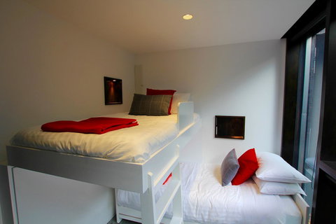 Old Bishop\'s Quarters Heritage, Modern & Unique Accommodation - Accommodation in Surfers Paradise 3