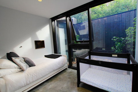 Old Bishop\'s Quarters Heritage, Modern & Unique Accommodation - Accommodation in Surfers Paradise 1