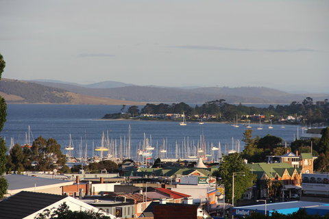 Old Bishop\'s Quarters Heritage, Modern & Unique Accommodation - Accommodation in Surfers Paradise 13