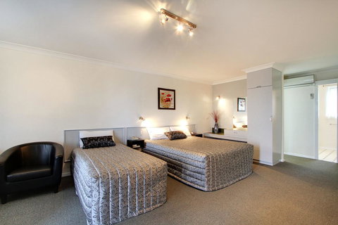 Tamar River Villas - Accommodation in Surfers Paradise 2