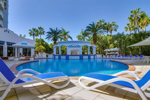 NEW Beautiful 1 Bedroom Beach Views Broadbeach - Accommodation in Surfers Paradise 3