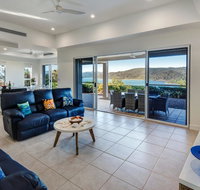 New La Bella Waters 1 Wide Reaching Ocean Views And Buggy - Accommodation in Surfers Paradise
