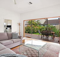 Newcastle Executive Homes - Cooks Hill Cottage - Accommodation in Surfers Paradise