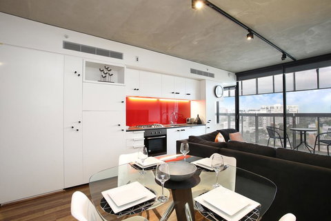 NGV Art Centre Retreat - StayCentral - Accommodation in Surfers Paradise 1