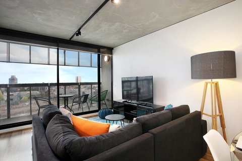 NGV Art Centre Retreat - StayCentral - Accommodation in Surfers Paradise 2