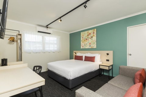 Nightcap At Balaclava Hotel - Accommodation in Surfers Paradise 0