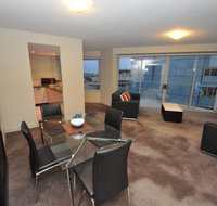North Sydney Fully Self Contained Modern 2 Bed Apartment 2207BER - Accommodation in Surfers Paradise