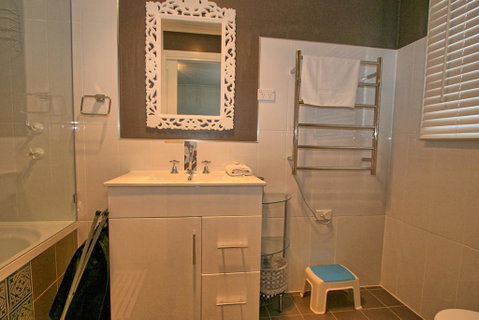 Oak & Barrel / 7 Twynam Street - Accommodation in Surfers Paradise 3