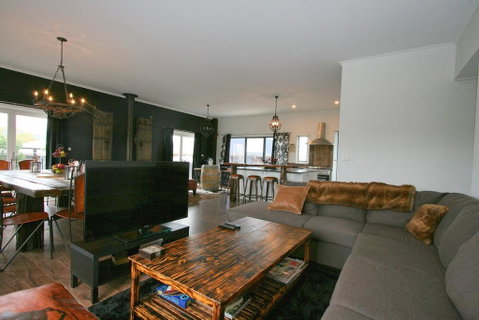 Oak & Barrel / 7 Twynam Street - Accommodation in Surfers Paradise 0