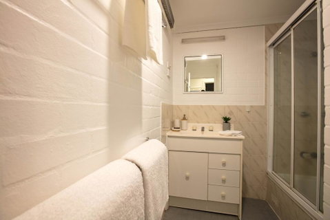 Oberlaken 2/125 Gippsland Street - Accommodation in Surfers Paradise 3