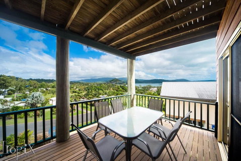 Ocean Views Whitsundays - Accommodation in Surfers Paradise 2