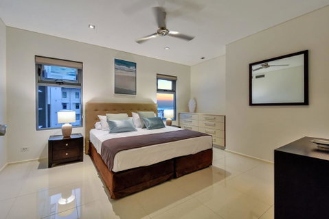 Oceana Darwin Central Oceanfront 3 Bedroom 2 Lounge Room Pool Gym Tennis Court Sleeps 9 - Accommodation in Surfers Paradise 1