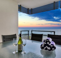 Oceana Darwin Central Oceanfront 3 bedroom 2 Lounge Room Pool Gym Tennis Court Sleeps 9 - Accommodation in Surfers Paradise