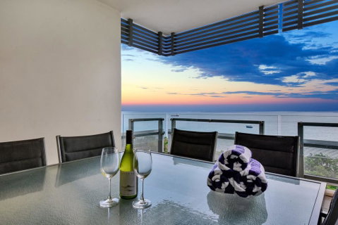Oceana Darwin Central Oceanfront 3 Bedroom 2 Lounge Room Pool Gym Tennis Court Sleeps 9 - Accommodation in Surfers Paradise 0