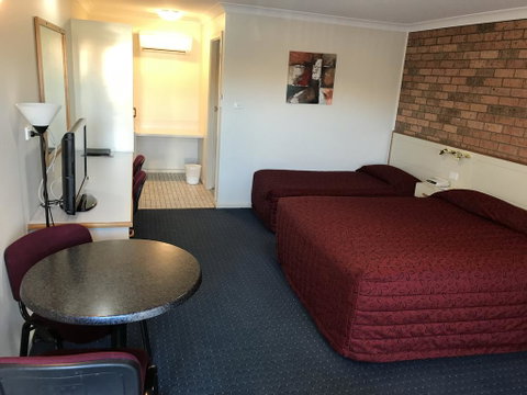 Orange Motor Lodge - Accommodation in Surfers Paradise 2