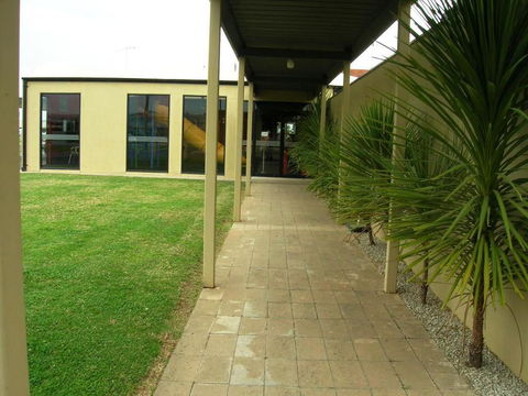 Overlander Hotel Motel - Accommodation in Surfers Paradise 2
