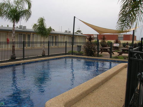 Overlander Hotel Motel - Accommodation in Surfers Paradise 0