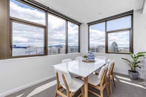 Oversized Luxe 1 Bedder - Amazing Barton - Gym - Accommodation in Surfers Paradise 3