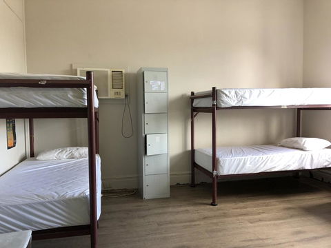 Ozi Inn Backpackers - Accommodation in Surfers Paradise 1