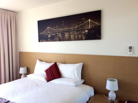 PA Apartments - Accommodation in Surfers Paradise 2