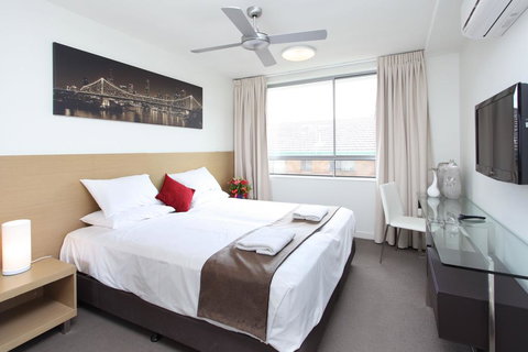 PA Apartments - Accommodation in Surfers Paradise 1