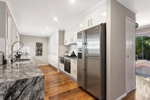 Pandanus Holiday Home - Accommodation in Surfers Paradise 3