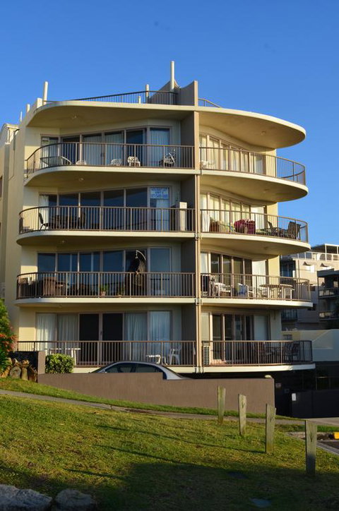 Pandanus Shores Kings Beach - Accommodation in Surfers Paradise 3