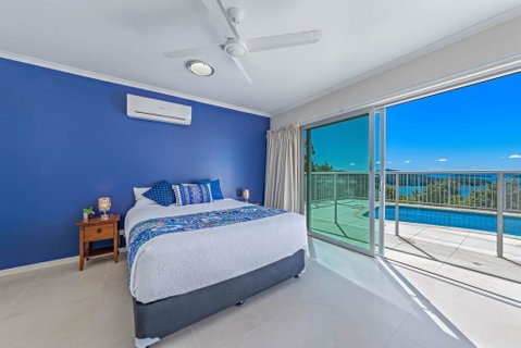 Panoramic Island Views - Shute Harbour - Accommodation in Surfers Paradise 0