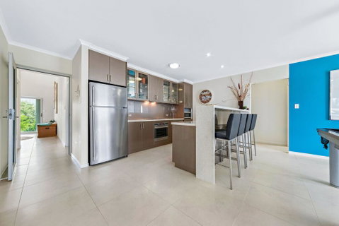 Panoramic Island Views - Shute Harbour - Accommodation in Surfers Paradise 3