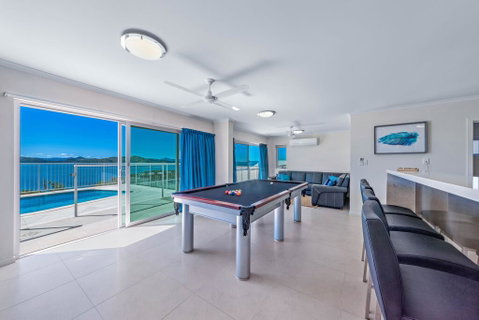 Panoramic Island Views - Shute Harbour - Accommodation in Surfers Paradise 2