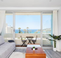 Panoramic Ocean Views in Stylish Manly Apartment - Accommodation in Surfers Paradise